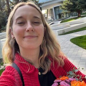 I'm Emma! Items direct from my closet and I strive to reduce fashion waste!